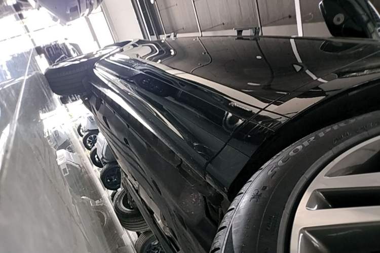 Used Land Rover Range Evoque 2021 Range Rover Velar 249 PS R-Dynamic HSE Luxury Edition Right Side Sill
