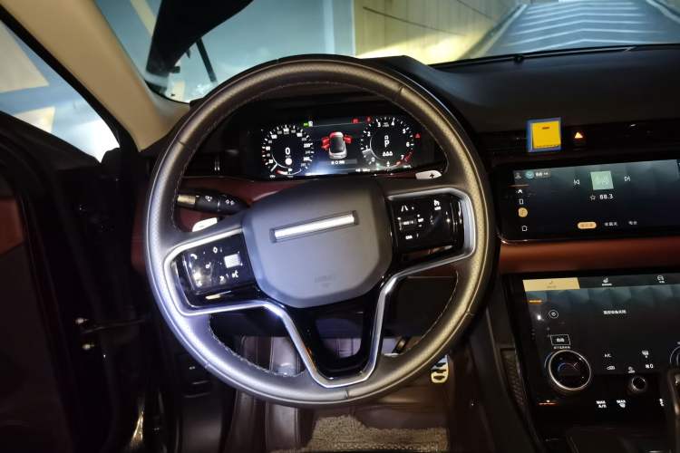 Used Land Rover Range Evoque 2021 Range Rover Velar L 249PS R-Dynamic First Edition Steering Wheel