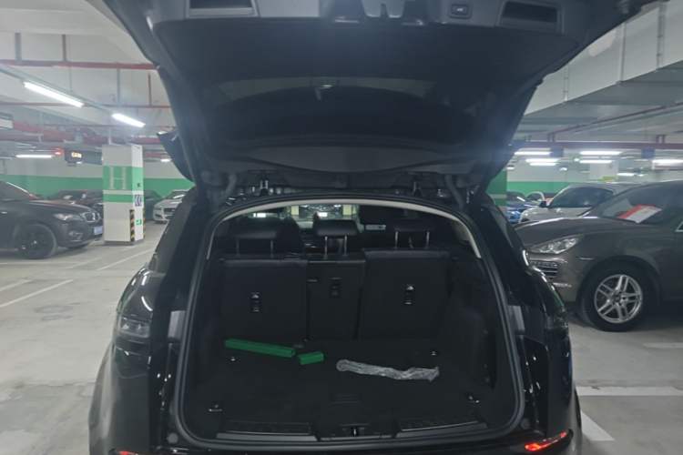Used Land Rover Range Evoque 2021 Range Rover L 249 PS R-Dynamic SE Luxury Edition Trunk