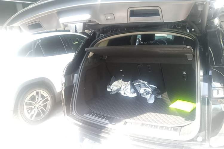 Used Land Rover Range Evoque 2021 Range Rover Velar 249 PS R-Dynamic HSE Luxury Edition Trunk