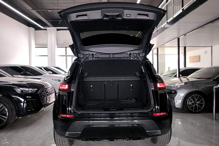 Used Land Rover Range Evoque 2021 Range Rover Velar 249 PS R-Dynamic HSE Luxury Edition Trunk