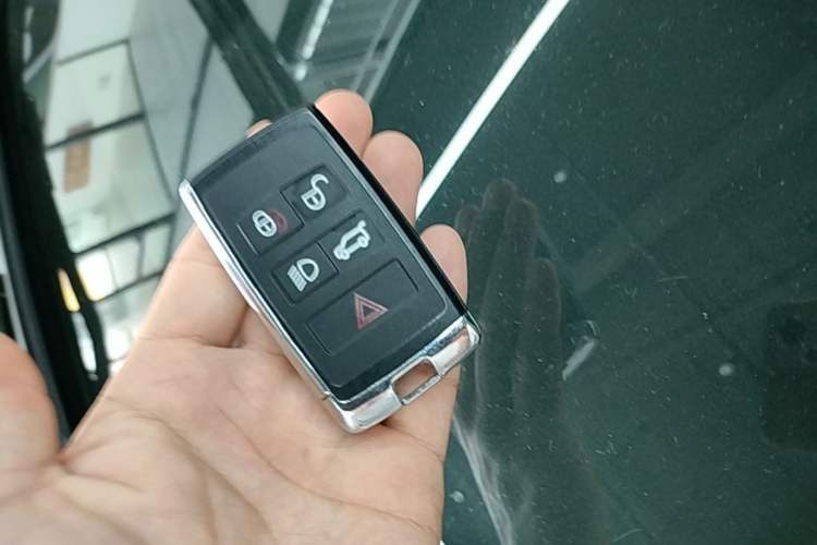 Used Land Rover Range Evoque 2021 Range Rover Velar 249 PS R-Dynamic HSE Luxury Edition Vehicle Key