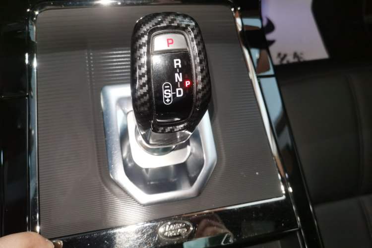 Used Land Rover Range Evoque 2021 Range Rover Velar 249 PS R-Dynamic S Performance Edition Gear Lever