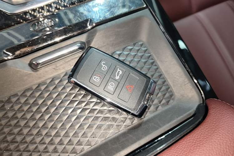 Used Land Rover Range Evoque 2021 Range Rover Velar L 249PS R-Dynamic First Edition Interior 1