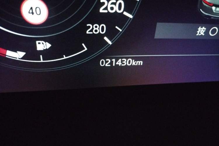 Used Land Rover Range Evoque 2021 Range Rover Velar L 249PS R-Dynamic First Edition Odometer Close Up
