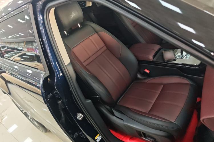 Used Land Rover Range Evoque 2021 Range Rover Velar 249 PS R-Dynamic S Performance Edition Right Front Seat