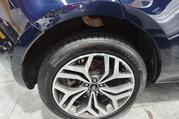 Used Land Rover Range Evoque 2021 Range Rover Velar L 249PS R-Dynamic First Edition Right Rear Wheel Hub