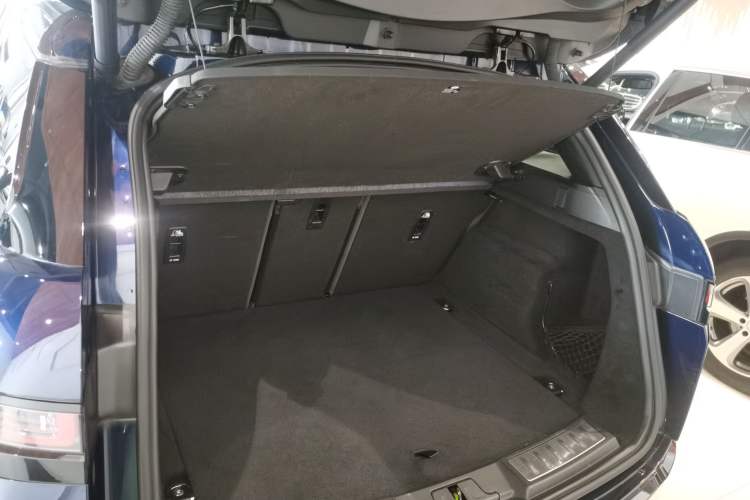 Used Land Rover Range Evoque 2021 Range Rover Velar 249 PS R-Dynamic S Performance Edition Trunk