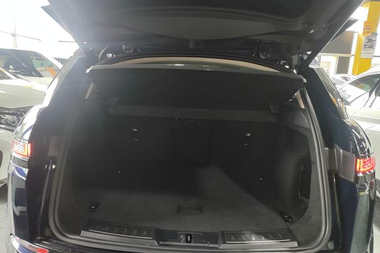 Used Land Rover Range Evoque 2021 Range Rover Velar L 249PS R-Dynamic First Edition Trunk