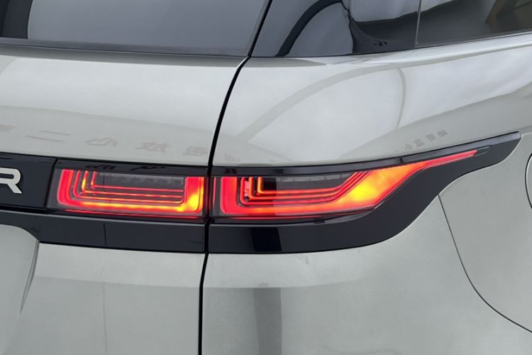 Used Land Rover Range Evoque 2021 Range Rover Velar 249 PS R-Dynamic S Performance Edition Exterior 4