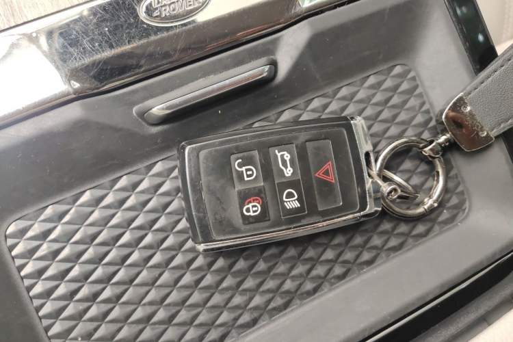 Used Land Rover Range Evoque 2021 Range Rover Velar 249 PS R-Dynamic S Performance Edition Interior 1