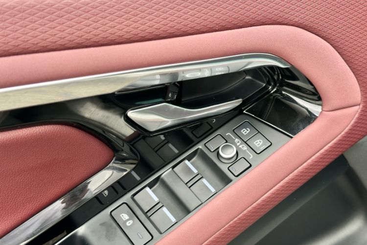 Used Land Rover Range Evoque 2021 Range Rover Velar 249 PS R-Dynamic S Performance Edition Interior 12