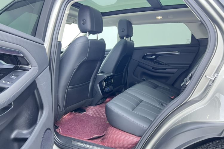 Used Land Rover Range Evoque 2021 Range Rover Velar 249 PS R-Dynamic S Performance Edition Interior 3