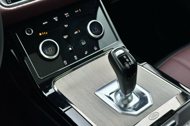 Used Land Rover Range Evoque 2021 Range Rover Velar 249 PS R-Dynamic S Performance Edition Interior 6