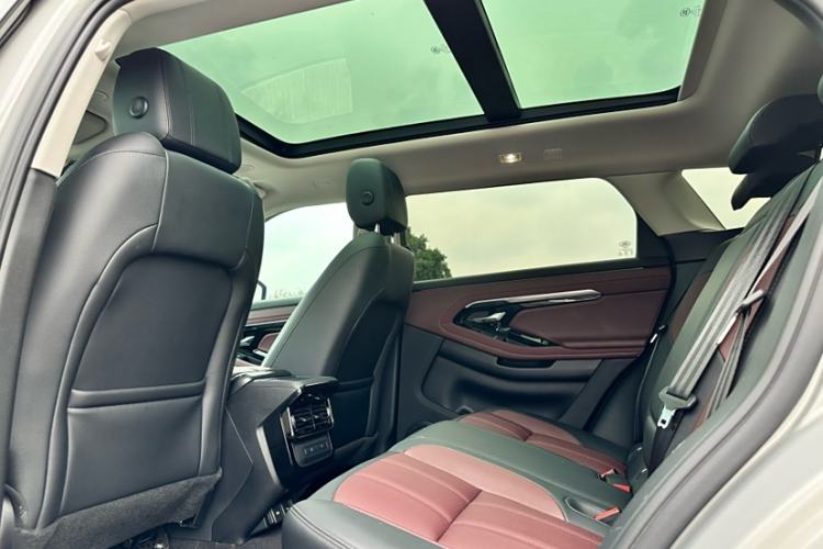 Used Land Rover Range Evoque 2021 Range Rover Velar 249 PS R-Dynamic S Performance Edition Interior 8