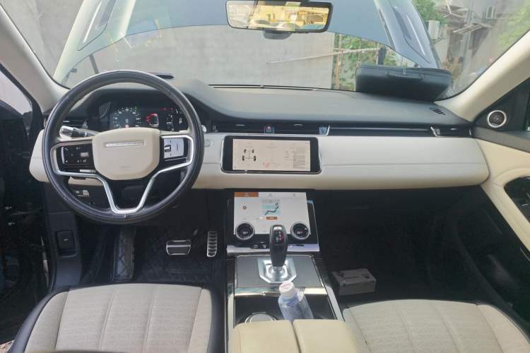 Used Land Rover Range Evoque 2021 Range Rover Velar L 249PS R-Dynamic First Edition Center Console