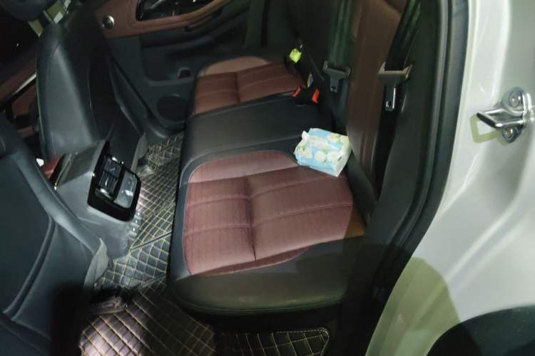 Used Land Rover Range Evoque 2021 Range Rover Velar L 249PS R-Dynamic First Edition Left Rear Seat