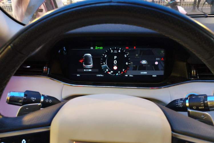 Used Land Rover Range Evoque 2021 Range Rover Velar L 249PS R-Dynamic First Edition Odometer Close Up