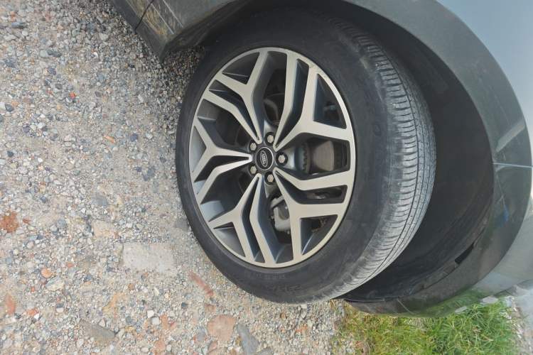 Used Land Rover Range Evoque 2021 Range Rover Velar L 249PS R-Dynamic First Edition Right Front Wheel Hub