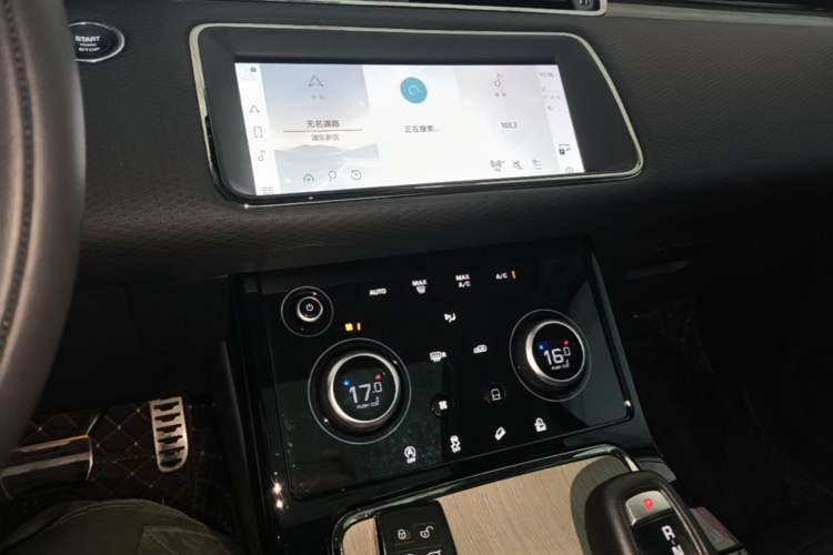 Used Land Rover Range Evoque 2021 Range Rover Velar 249 PS R-Dynamic S Performance Edition Audio And AC Panel