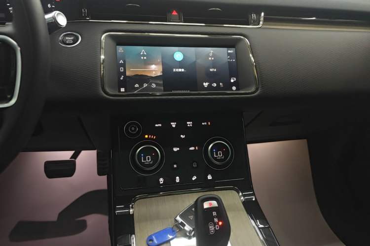Used Land Rover Range Evoque 2021 Range Rover Velar 249 PS R-Dynamic S Performance Edition Audio And AC Panel