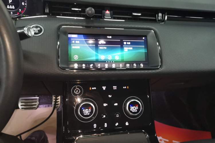 Used Land Rover Range Evoque 2021 Range Rover Velar 249 PS R-Dynamic S Performance Edition Audio And AC Panel