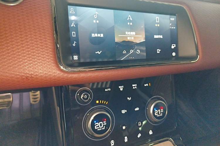 Used Land Rover Range Evoque 2021 Range Rover L 249 PS R-Dynamic SE Luxury Edition Audio And AC Panel