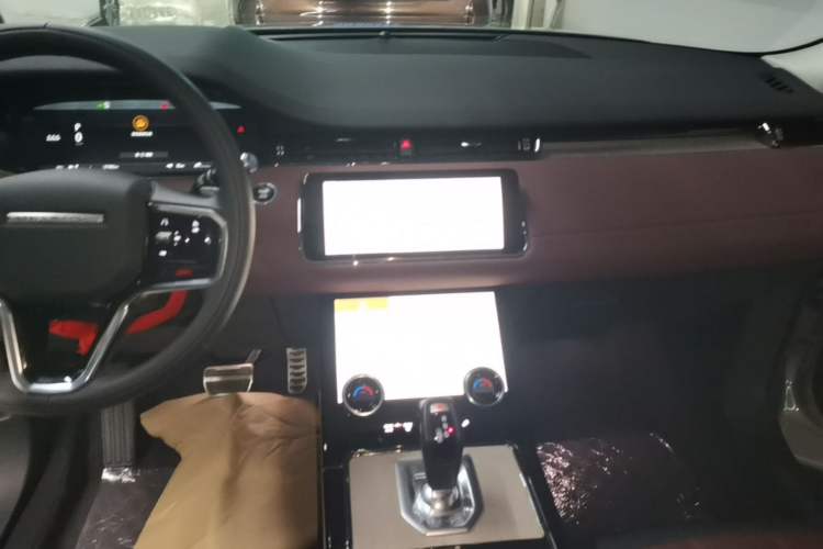 Used Land Rover Range Evoque 2021 Range Rover L 249 PS R-Dynamic SE Luxury Edition Audio And AC Panel