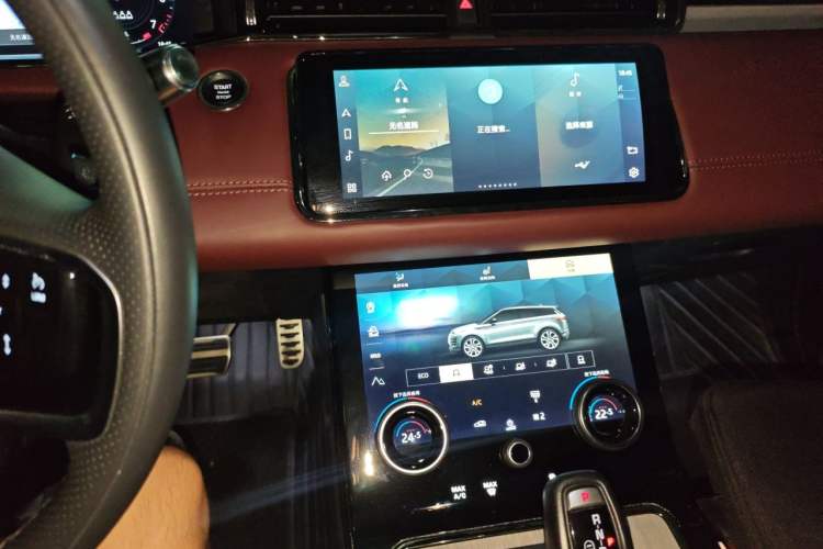 Used Land Rover Range Evoque 2021 Range Rover Velar 249 PS R-Dynamic HSE Luxury Edition Audio And AC Panel