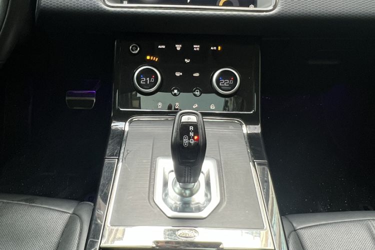 Used Land Rover Range Evoque 2021 Range Rover Evoque 200 PS R-Dynamic Standard Elite Edition Audio And AC Panel
