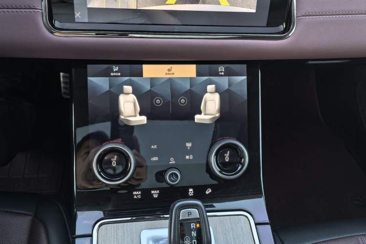 Used Land Rover Range Evoque 2021 Range Rover L 249 PS R-Dynamic SE Luxury Edition Audio And AC Panel