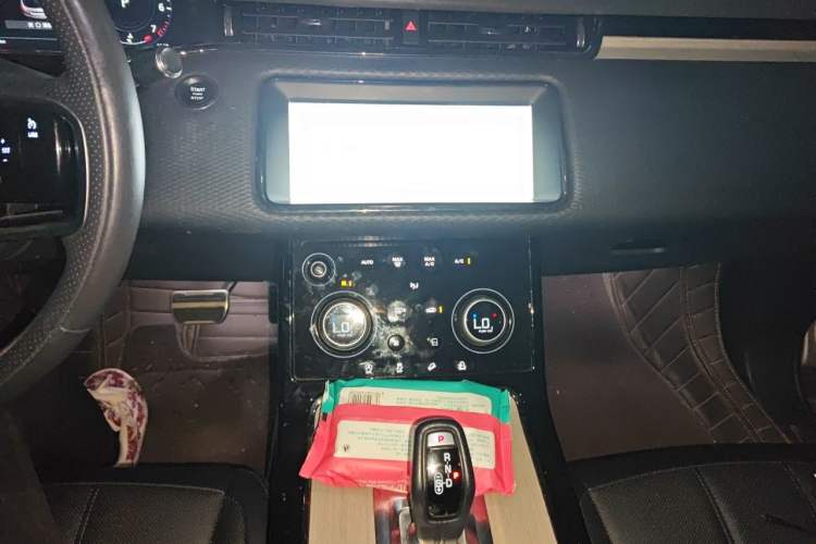 Used Land Rover Range Evoque 2021 Range Rover Velar 249 PS R-Dynamic S Performance Edition Audio And AC Panel