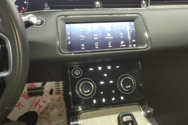 Used Land Rover Range Evoque 2021 Range Rover Velar 249 PS R-Dynamic S Performance Edition Audio And AC Panel