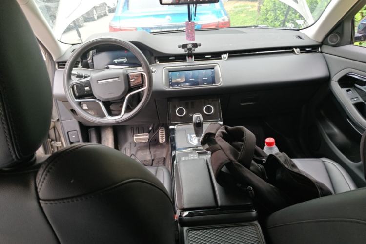 Used Land Rover Range Evoque 2021 Range Rover Evoque 200 PS R-Dynamic Standard Elite Edition Center Console