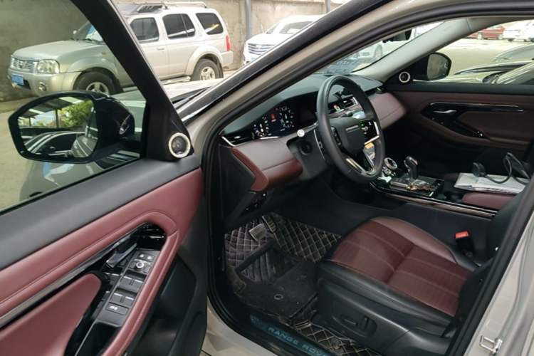 Used Land Rover Range Evoque 2021 Range Rover Velar L 249PS R-Dynamic First Edition Driver Seat