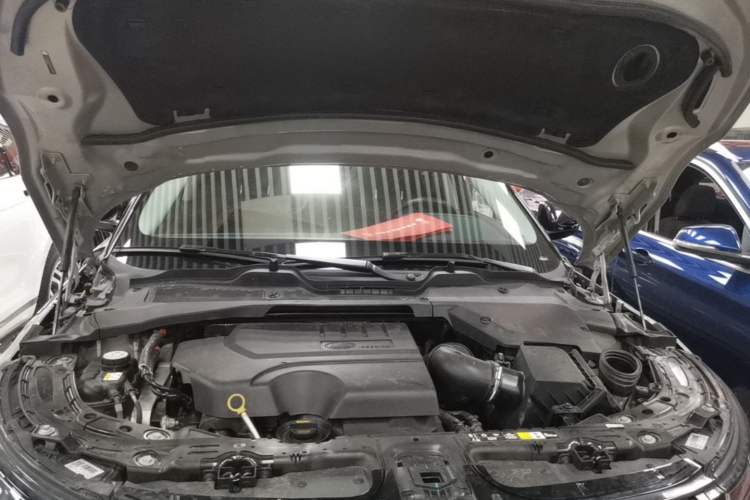 Used Land Rover Range Evoque 2021 Range Rover Velar 249 PS R-Dynamic HSE Luxury Edition Engine Bay