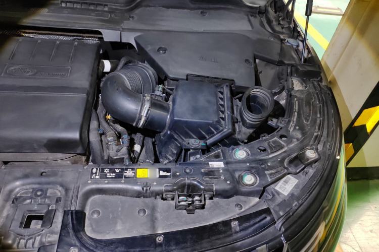 Used Land Rover Range Evoque 2021 Range Rover Velar 249 PS R-Dynamic S Performance Edition Engine Bay Left