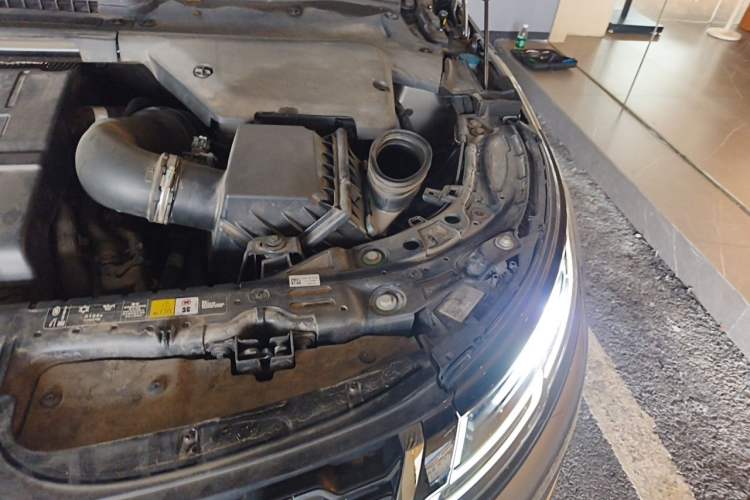 Used Land Rover Range Evoque 2021 Range Rover L 249 PS R-Dynamic SE Luxury Edition Engine Bay Left