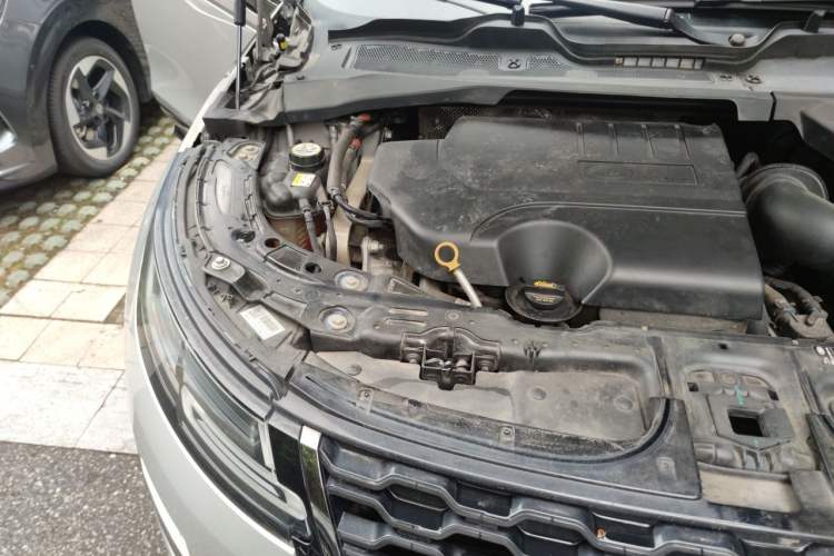 Used Land Rover Range Evoque 2021 Range Rover Velar 249 PS R-Dynamic S Performance Edition Engine Bay Right