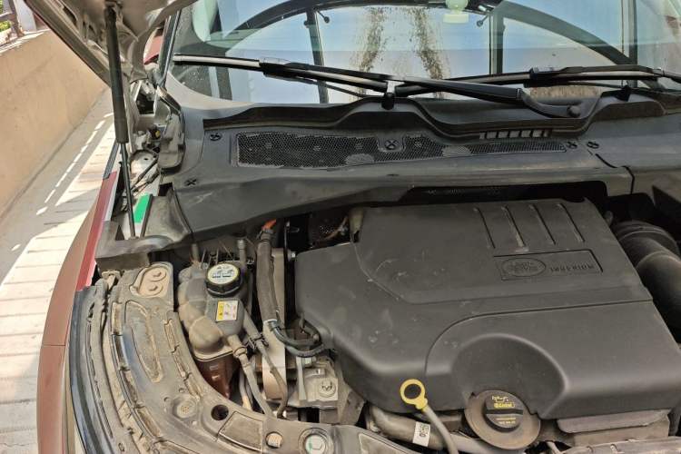 Used Land Rover Range Evoque 2021 Range Rover Velar 249 PS R-Dynamic S Performance Edition Engine Bay Right