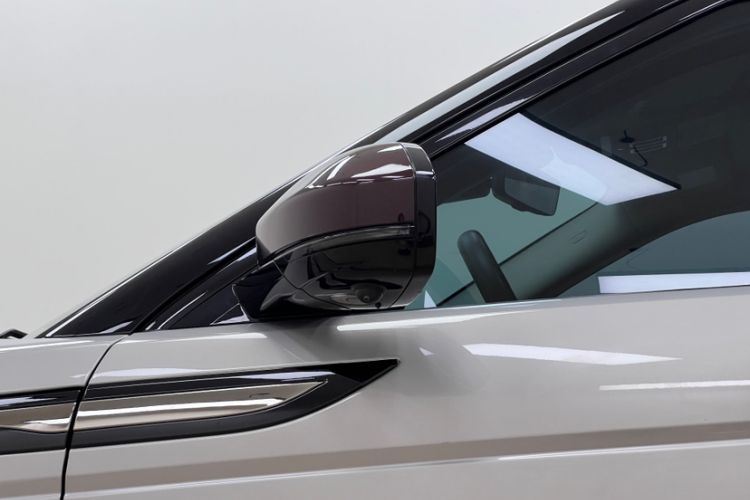Used Land Rover Range Evoque 2021 Range Rover Velar L 249PS R-Dynamic First Edition Exterior 11