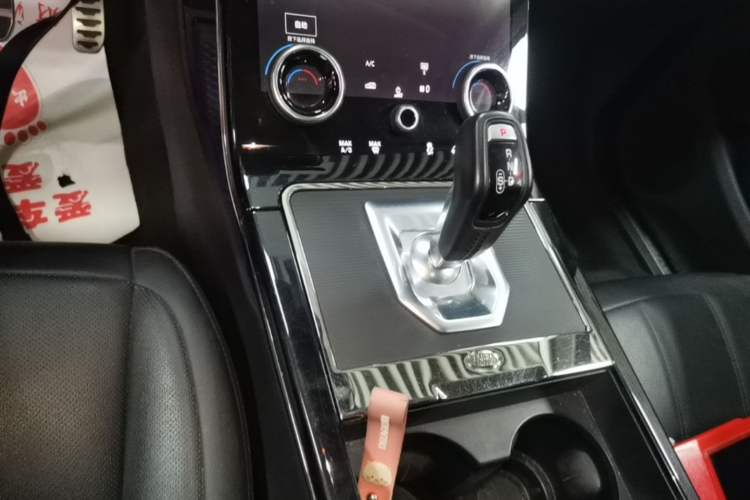 Used Land Rover Range Evoque 2021 Range Rover Velar 249 PS R-Dynamic HSE Luxury Edition Gear Lever