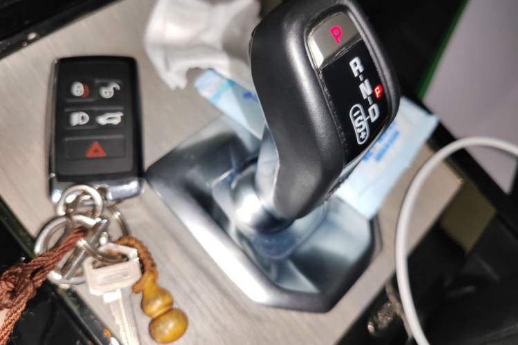 Used Land Rover Range Evoque 2021 Range Rover Velar 249 PS R-Dynamic S Performance Edition Gear Lever