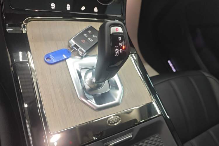 Used Land Rover Range Evoque 2021 Range Rover Velar 249 PS R-Dynamic S Performance Edition Gear Lever
