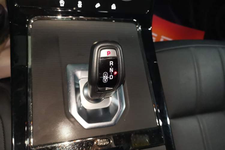 Used Land Rover Range Evoque 2021 Range Rover Velar 249 PS R-Dynamic S Performance Edition Gear Lever
