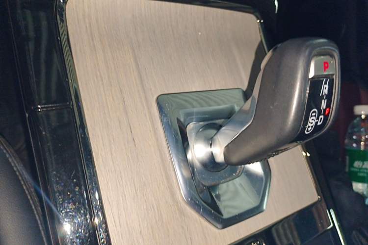 Used Land Rover Range Evoque 2021 Range Rover L 249 PS R-Dynamic SE Luxury Edition Gear Lever