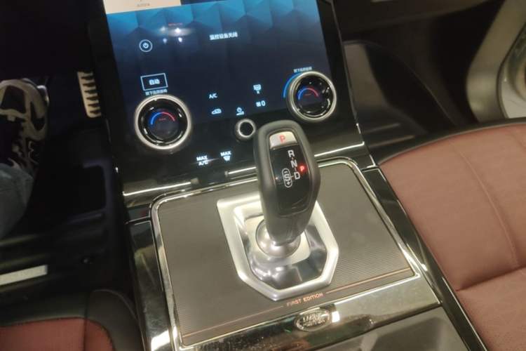 Used Land Rover Range Evoque 2021 Range Rover Velar L 249PS R-Dynamic First Edition Gear Lever
