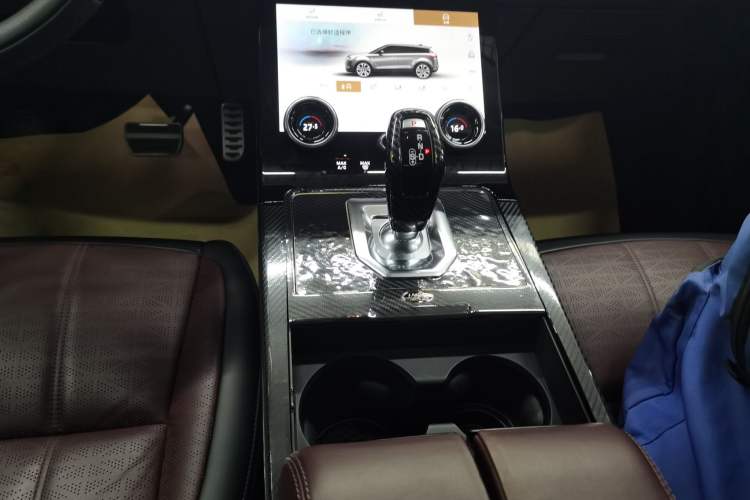 Used Land Rover Range Evoque 2021 Range Rover Velar 249 PS R-Dynamic HSE Luxury Edition Gear Lever