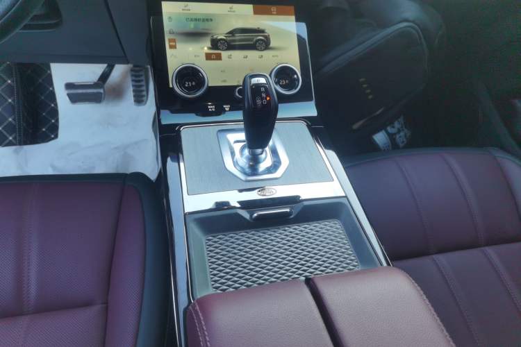 Used Land Rover Range Evoque 2021 Range Rover Velar 249 PS R-Dynamic HSE Luxury Edition Gear Lever