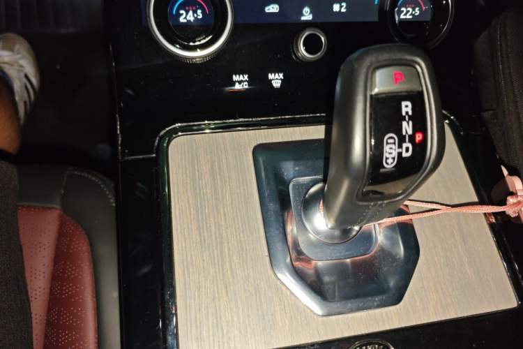 Used Land Rover Range Evoque 2021 Range Rover Velar 249 PS R-Dynamic HSE Luxury Edition Gear Lever
